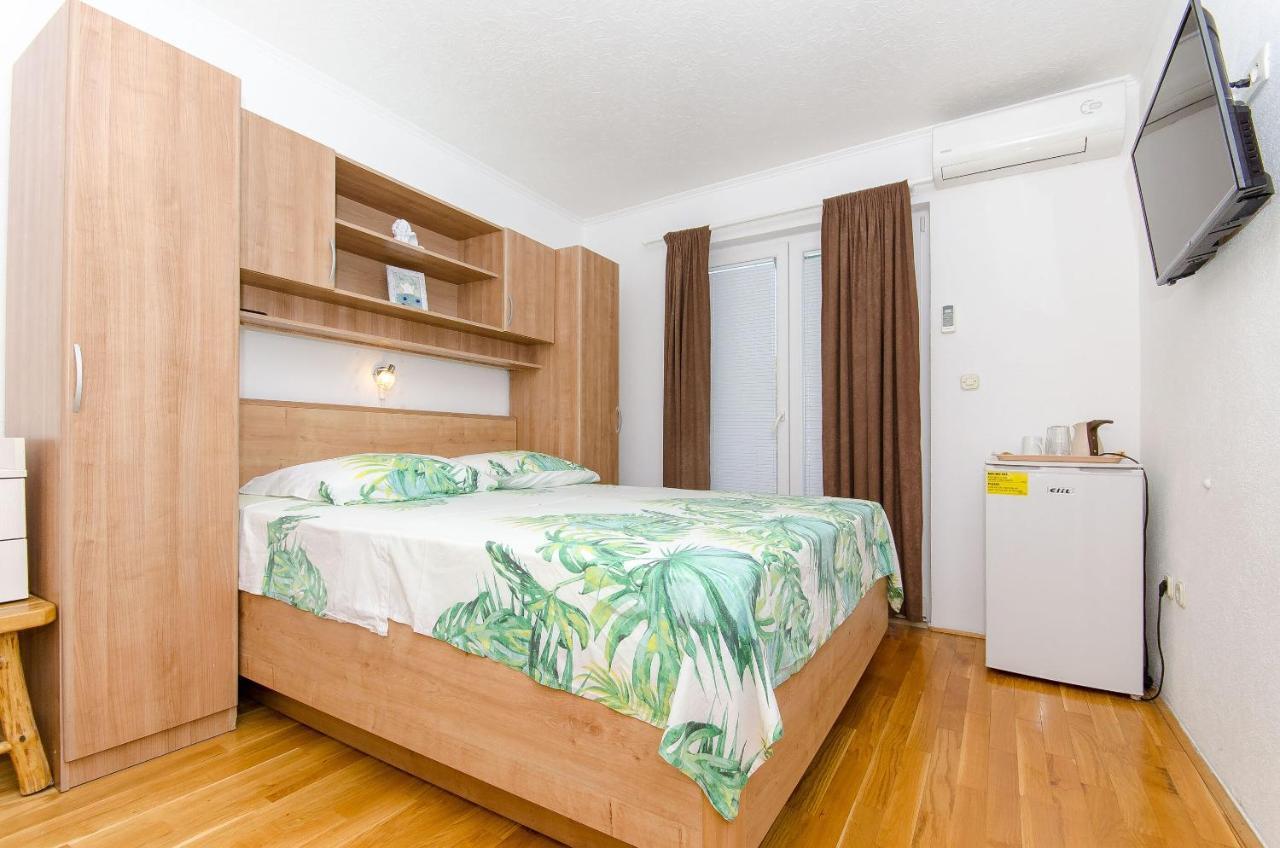 Rooms Nikola Tučepi Exteriör bild