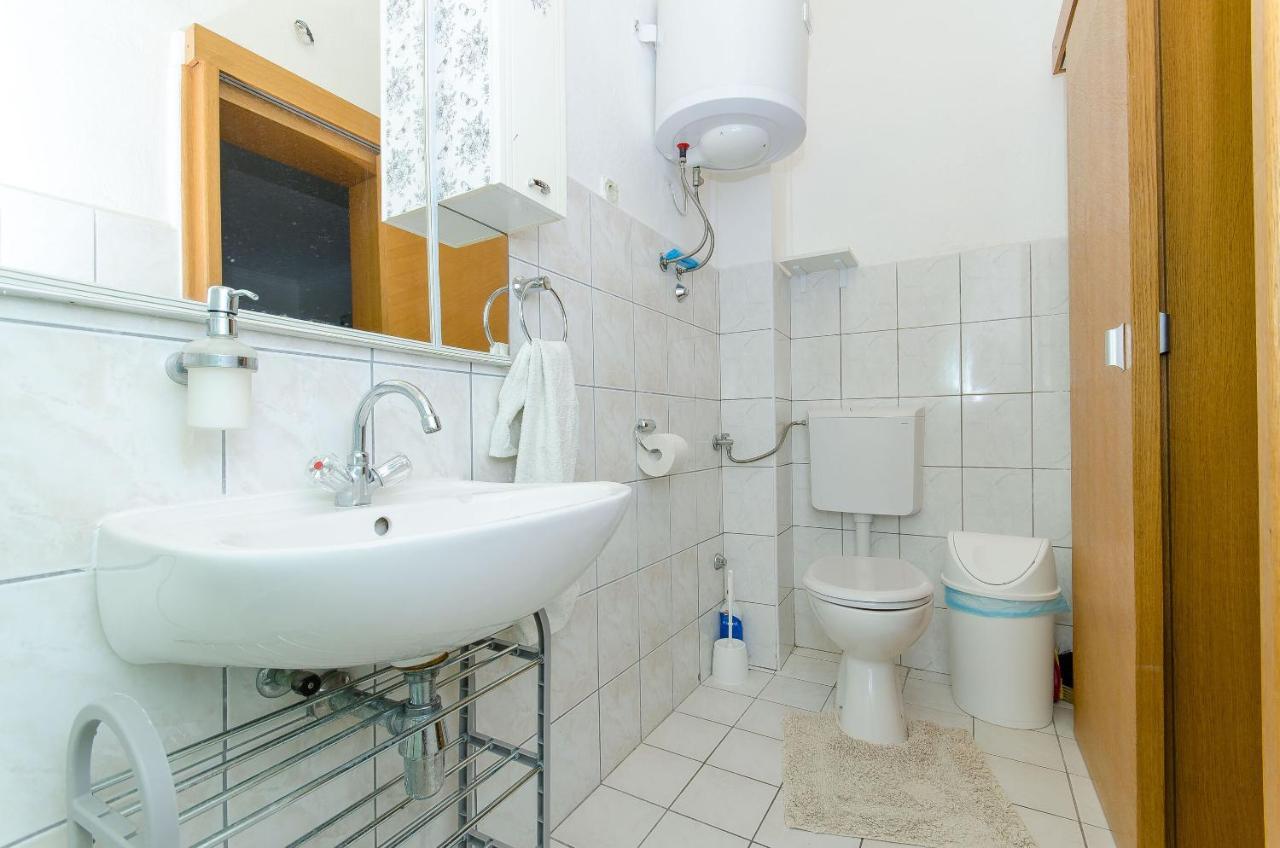 Rooms Nikola Tučepi Exteriör bild